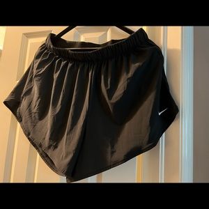 Womens Nike sport 2-in-1 shorts, size 1x in black. Lightweight and dry-fit.